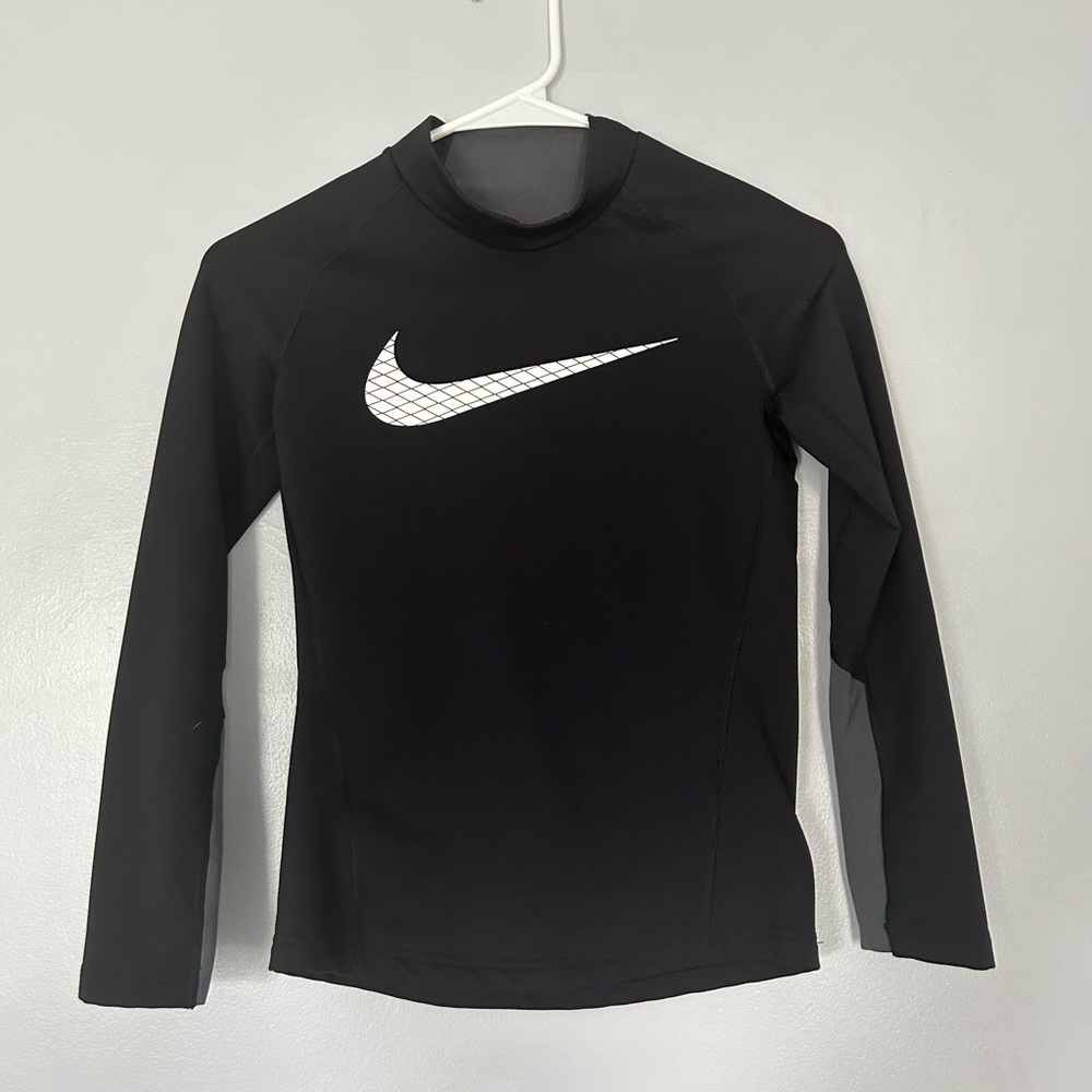 Nike dry tech athletic shirt (M)
